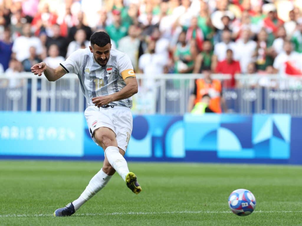 تطورات الحالة الصحية لأيمن حسين هداف منتخب العراق