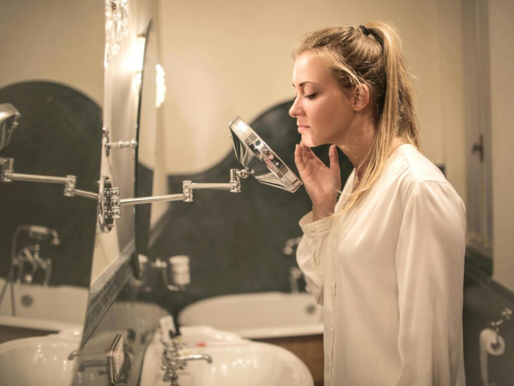 الديرمابلانينغ.. بشرة نقية وعدوى محتملة