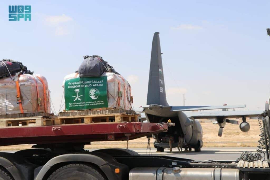 السعودية تواصل عمليات الإنزال الجوي للمساعدات الغذائية في غزة