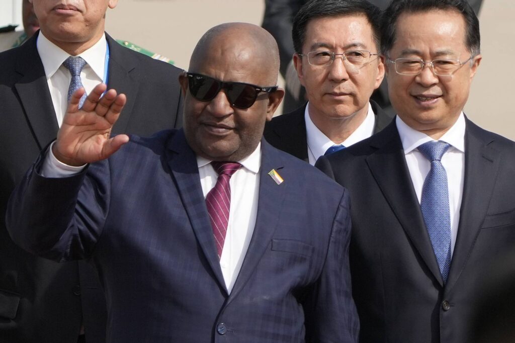 رئيس جزر القمر ينجو من هجوم طعن شنَّه شرطي