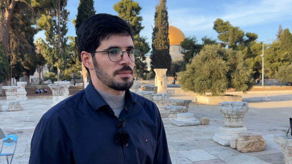 علم وتربية.. تجربة واعظ مقدسي في رحاب الأقصى