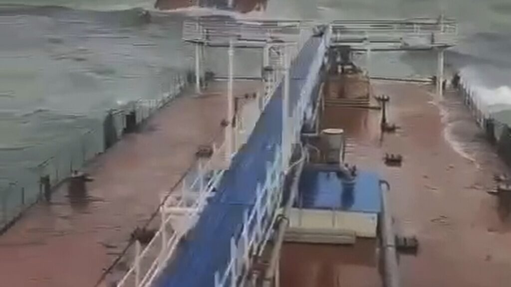 Oil spills in Kerch Strait after two Russian oil tankers seriously damaged in storm