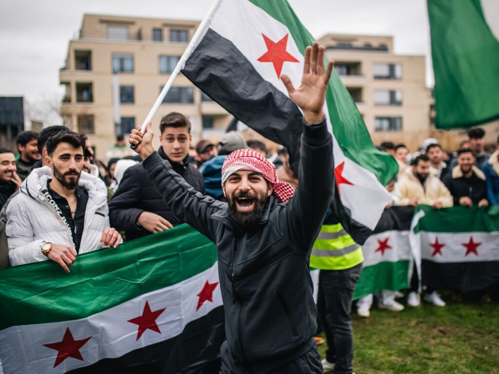 هل عودة سوريي أوروبا حتمية بعد سقوط الأسد وانتصار الثورة؟