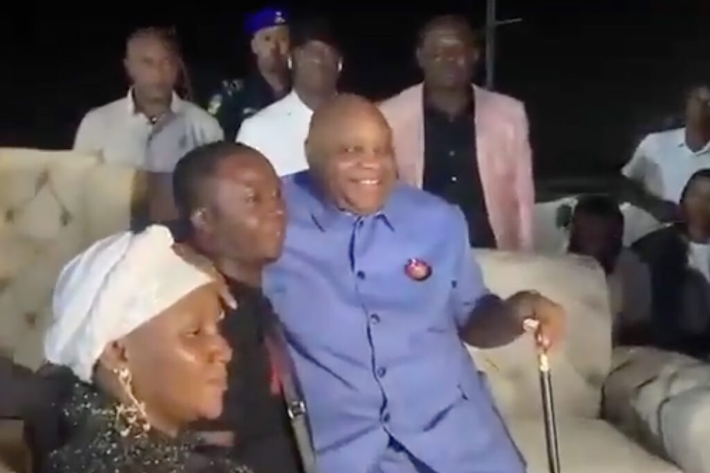 العفو عن نيجيري سرق دجاجتين بعدما انتظر تنفيذ حكم الإعدام 10 سنوات