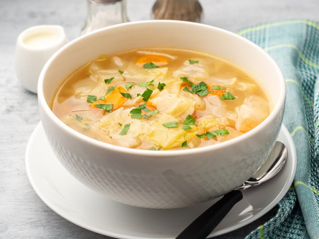 هل حمية شوربة الملفوف حل سريع للتخلص من الوزن الزائد؟