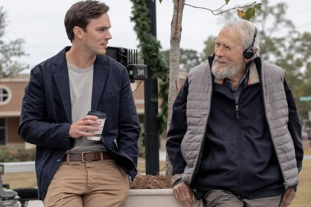 المخرج إيستوود مع نيكولاس هاولت (وورنر)